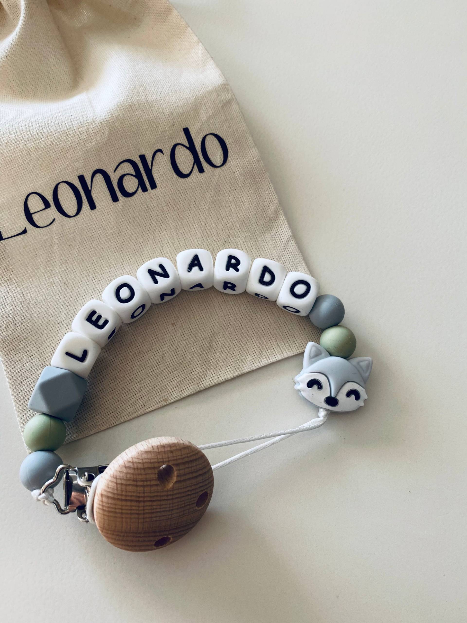 Silikon Schnuller Clip - Grau Sage Fuchs Buchenholz -Personalisiert Silikon Schnuller Clip - Grau Sage Fuchs Buchenholz -Personalisiert von Etsy - MishmashDesigns