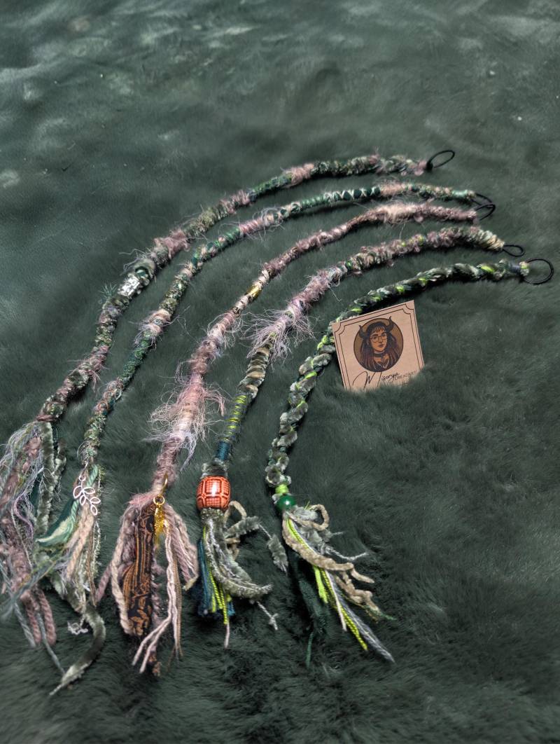 Dreadwrap Haargummi Temporäre Dreadlock Verlängerungs Boho Festival Natur Witchy Wald Vibes Dreadwrap Haargummi Temporäre Dreadlock Verlängerungs Boho Festival Natur Witchy Wald Vibes von Etsy - MisoryaCreations