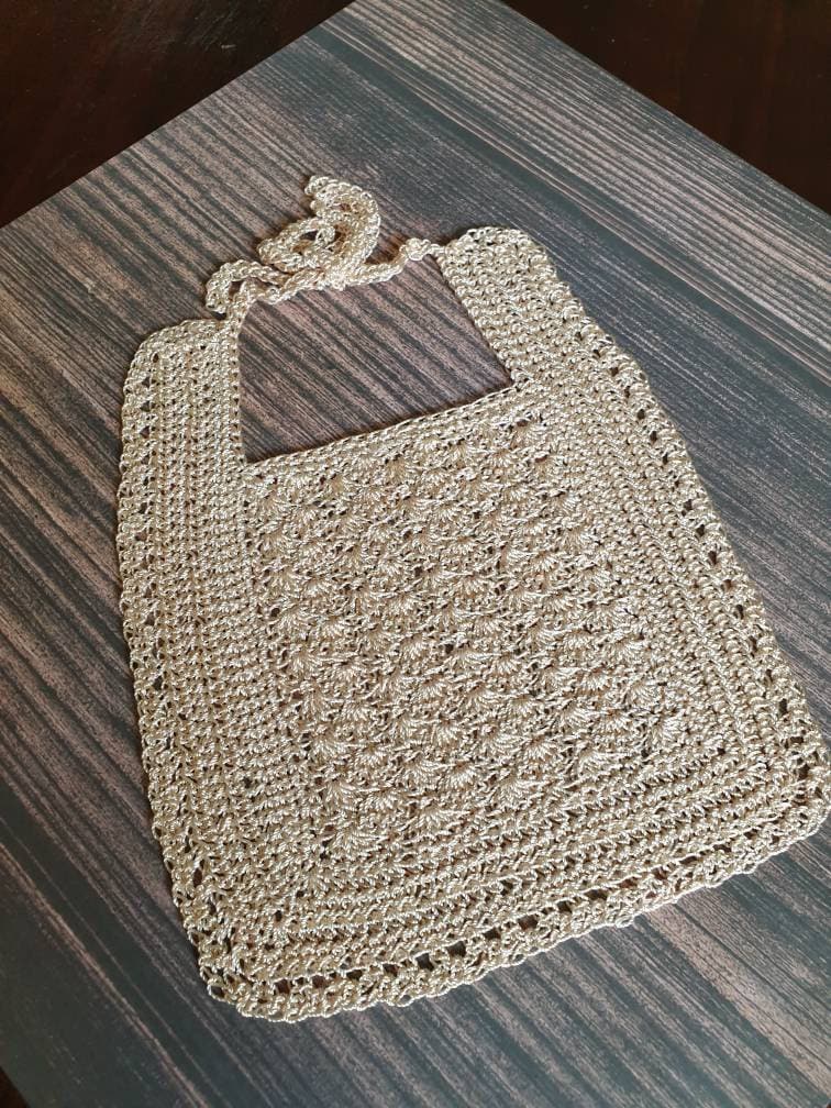 Baby Lätzchen, Vintage Häkeln Lätzchen in Weichem Beige Seide Rayon, Dribbeln Geschenk, Taufe, Babyparty von Etsy - MissMaysBlueJays