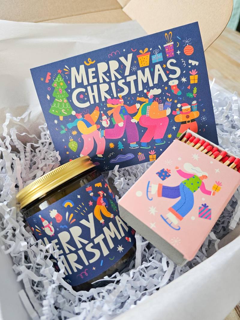 Merry Christmas Geschenkset - Handgegossene Sojawachskerze | Weihnachts-Geschenkbox Moderne Bunte Weihnachtskarte Nachhaltig Verpackt Merry Christmas Geschenkset - Handgegossene Sojawachskerze | Weihnachts-Geschenkbox Moderne Bunte Weihnachtskarte Nachhaltig Verpackt von Etsy - MissMinnelliDESIGN