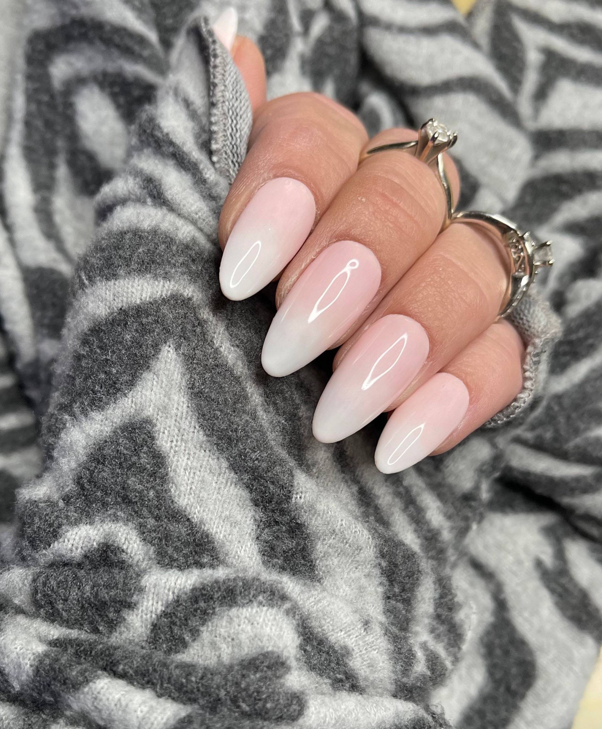 Pink & Weiß Baby Boomer Gel Press On Nails Pink & Weiß Baby Boomer Gel Press On Nails von Etsy - MoDoubleDeckerDesign