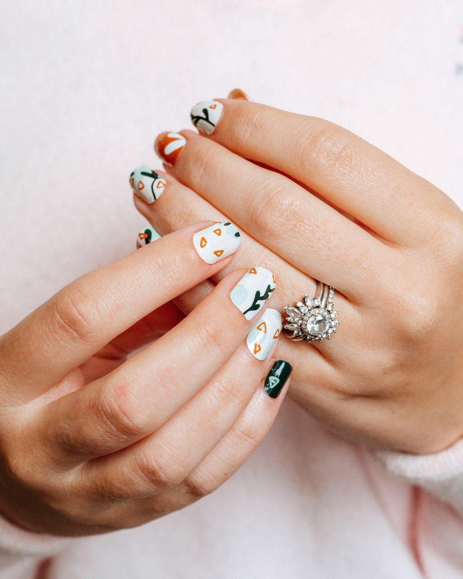 Canopy Cruise Designer Nagelverpackungskit | Boho Pflanzenliebhaber Gel Nail Wraps Blatt Nagel Streifen Canopy Cruise Designer Nagelverpackungskit | Boho Pflanzenliebhaber Gel Nail Wraps Blatt Nagel Streifen von Etsy - ModglossCo