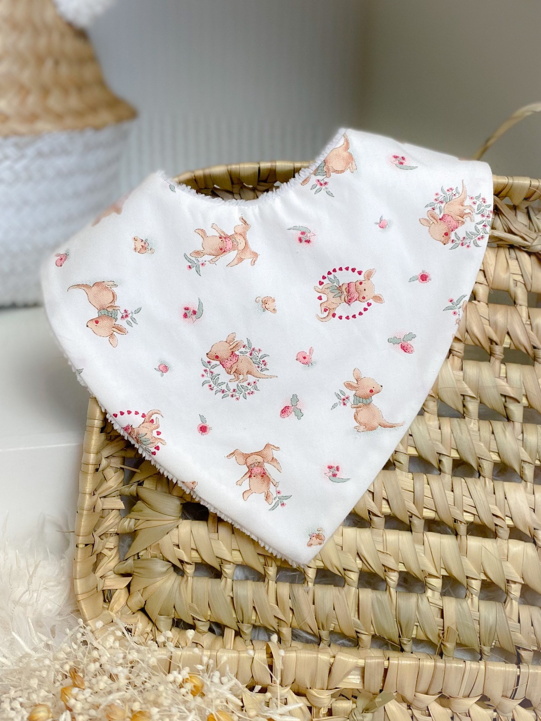 Bio Kangaroo Love Bandana Lätzchen Bio Kangaroo Love Bandana Lätzchen von Etsy - Moejune