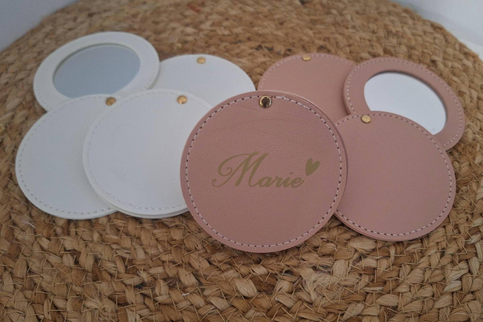 Personalisierter Taschenspiegel|Makeup Accessoires| Handmade| Mitbringsel| Geschenk| Braut|Wunschtext|Hochzeit| Brautmama| Trauzeugin Personalisierter Taschenspiegel|Makeup Accessoires| Handmade| Mitbringsel| Geschenk| Braut|Wunschtext|Hochzeit| Brautmama| Trauzeugin von Etsy - Mohrtastisch