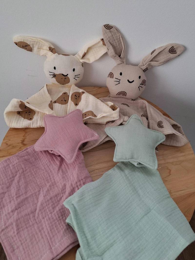 Personalisierung| Spucktuch| Häschen| Schmusetuch| Neugeborenen| Mit Namen| Baby| Geschenke| Geschenkset| Geplottet| Musselin| Stern von Etsy - Mohrtastisch