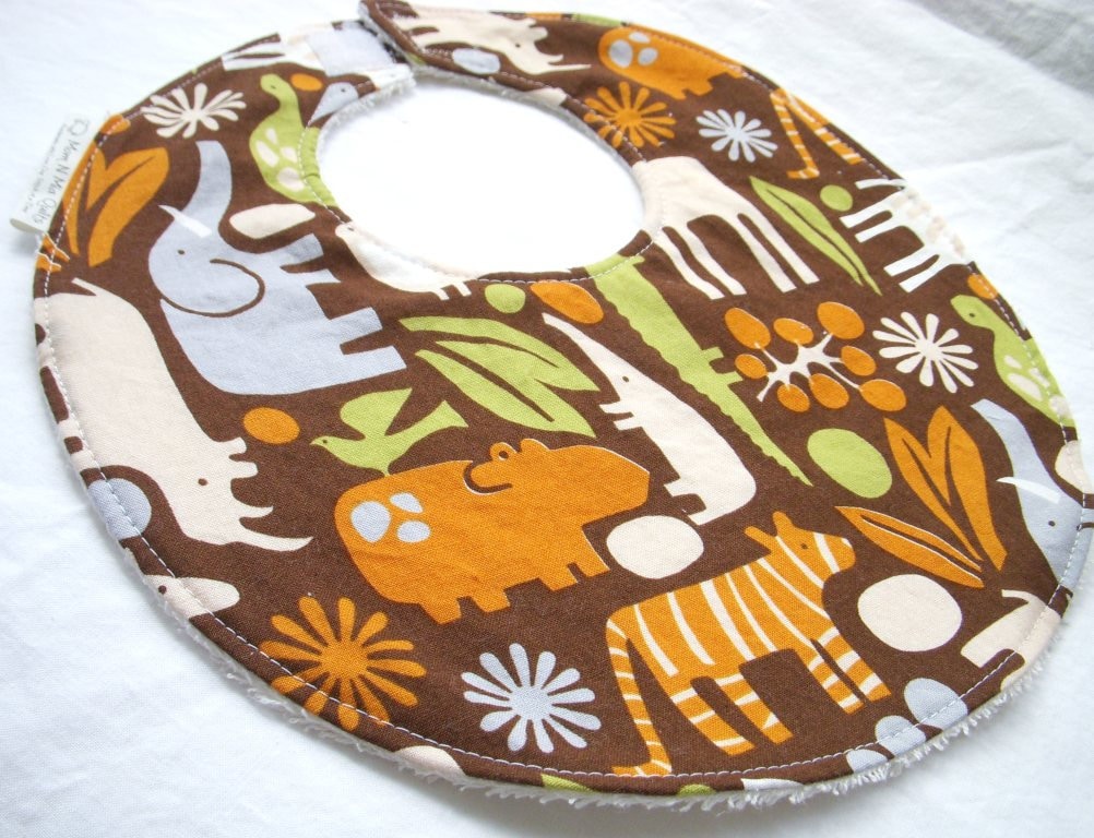 2D Zoo - Schokobraun Baby Lätzchen Zootiere in Orange Braun Grün Baumwolllätzchen Mit Klettverschluss 2D Zoo - Schokobraun Baby Lätzchen Zootiere in Orange Braun Grün Baumwolllätzchen Mit Klettverschluss von Etsy - MomNMiaDesigns