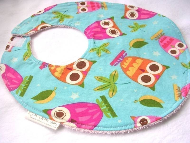 Auf Eine Laune Eulen in Aqua - Boutique-Lätzchen Mit Frottee-Rückseite, Ohne Klettverschluss von Etsy - MomNMiaDesigns