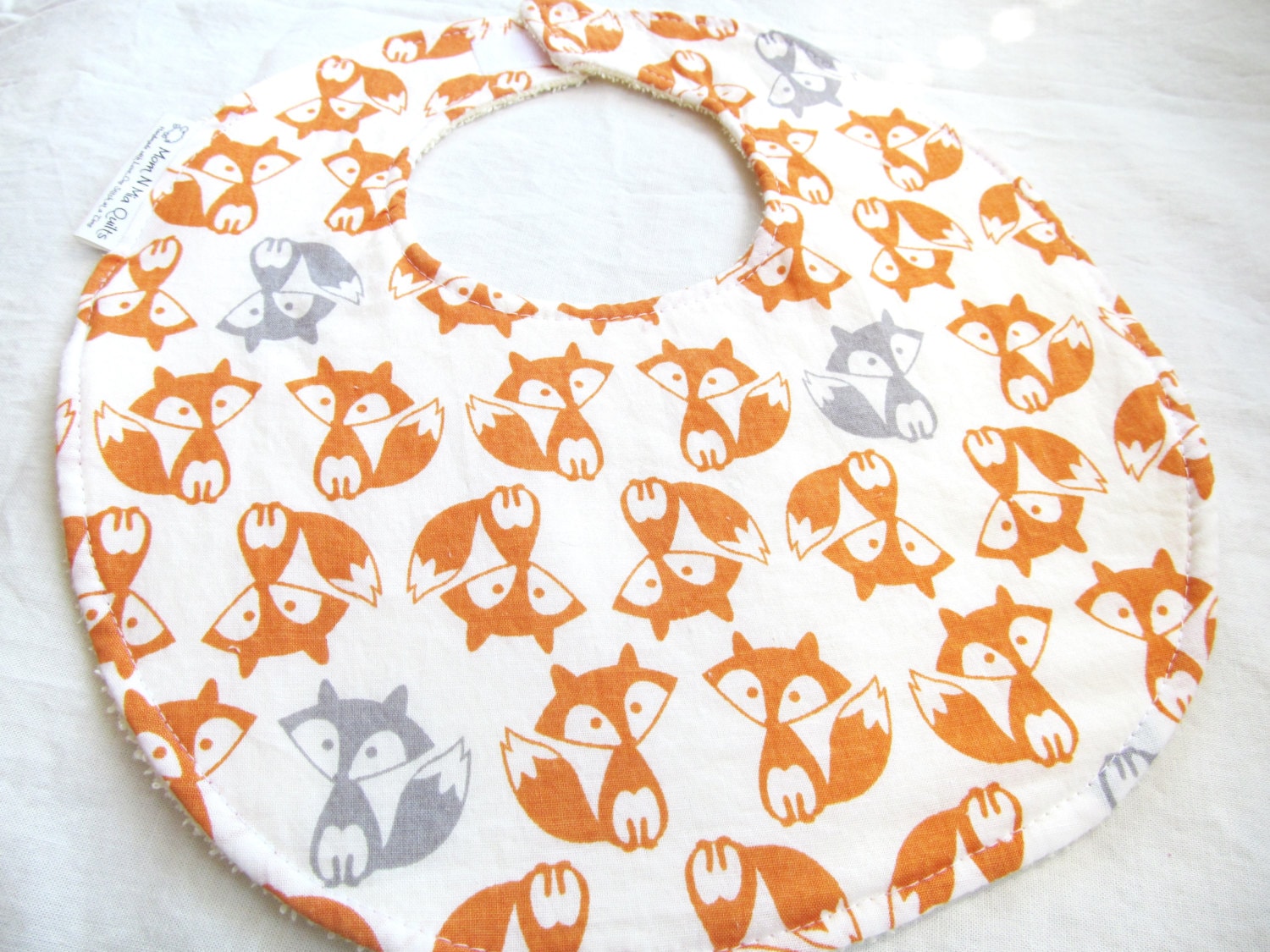 Baby Lätzchen Für Junge Oder Mädchen Kleinkind - Rot/Orange Und Grau Füchse Neutrale Baumwolle Mit Frottee Rückseite Baby Lätzchen Für Junge Oder Mädchen Kleinkind - Rot/Orange Und Grau Füchse Neutrale Baumwolle Mit Frottee Rückseite von Etsy - MomNMiaDesigns