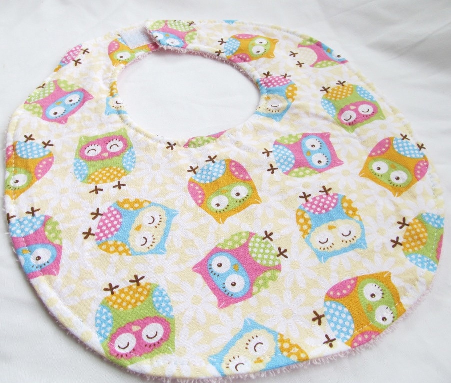 Baby Mädchen Lätzchen - Süße Eulen Aus Baumwolle Mit Frottee Rückseite von Etsy - MomNMiaDesigns