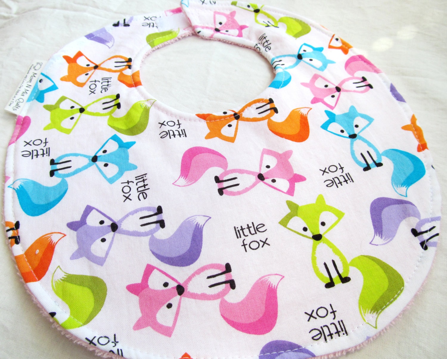 Baby Mädchen Oder Kleinkind Lätzchen - Kleiner Fuchs Bunte Füchse Baumwolle Mit Frottee Rückseite von Etsy - MomNMiaDesigns