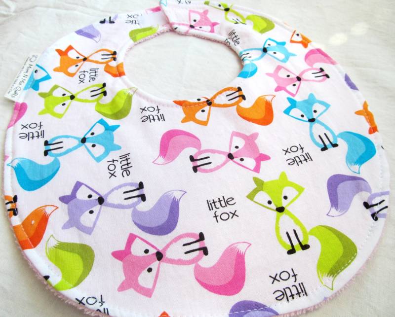 Baby Mädchen Oder Kleinkind Lätzchen - Kleiner Fuchs Bunte Füchse Baumwolle Mit Frottee Rückseite von Etsy - MomNMiaDesigns