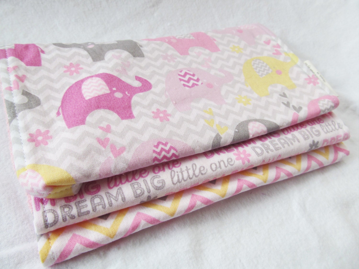 Baby Mädchen Spucktuch Geschenkset - Elefanten Und Chevron Designer von Etsy - MomNMiaDesigns