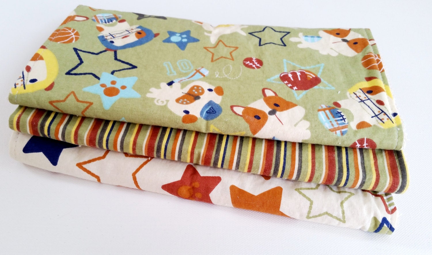 Bay Spucktuch Geschenkset Für Junge - All Star Pups Welpen Sport 3Er Set Spucktücher Olivgrün Marine Blau Orange Gelb von Etsy - MomNMiaDesigns