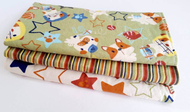 Bay Spucktuch Geschenkset Für Junge - All Star Pups Welpen Sport 3Er Set Spucktücher Olivgrün Marine Blau Orange Gelb von Etsy - MomNMiaDesigns