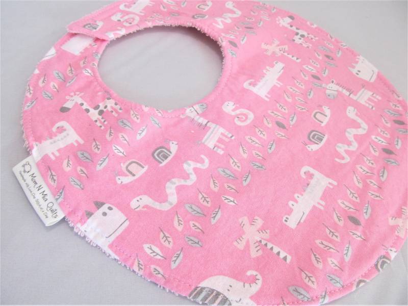 Boutique Lätzchen Für Baby Oder Kleinkind Mädchen - Modern Essentials Pink Und Grau Jungle Babies Baumwoll von Etsy - MomNMiaDesigns