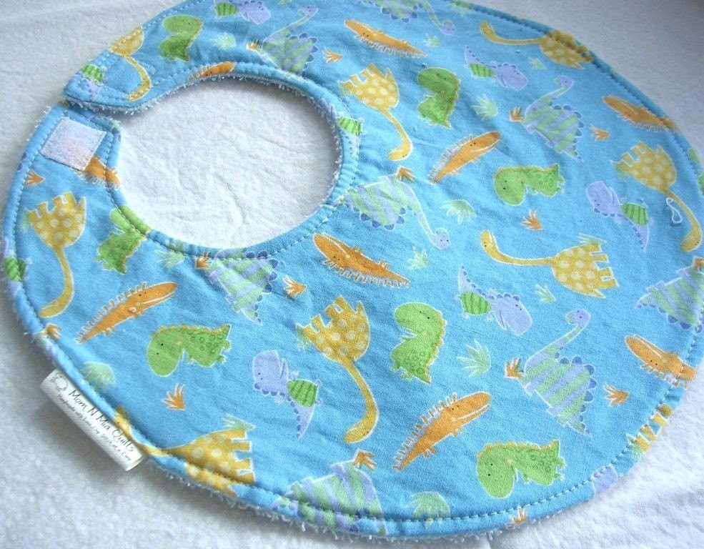 Dinos - Oh Boy Boutique Baby Lätzchen Auf Frotteerückseite von Etsy - MomNMiaDesigns