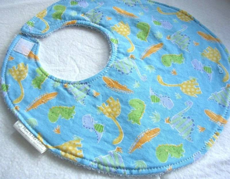 Dinos - Oh Boy Boutique Baby Lätzchen Auf Frotteerückseite von Etsy - MomNMiaDesigns