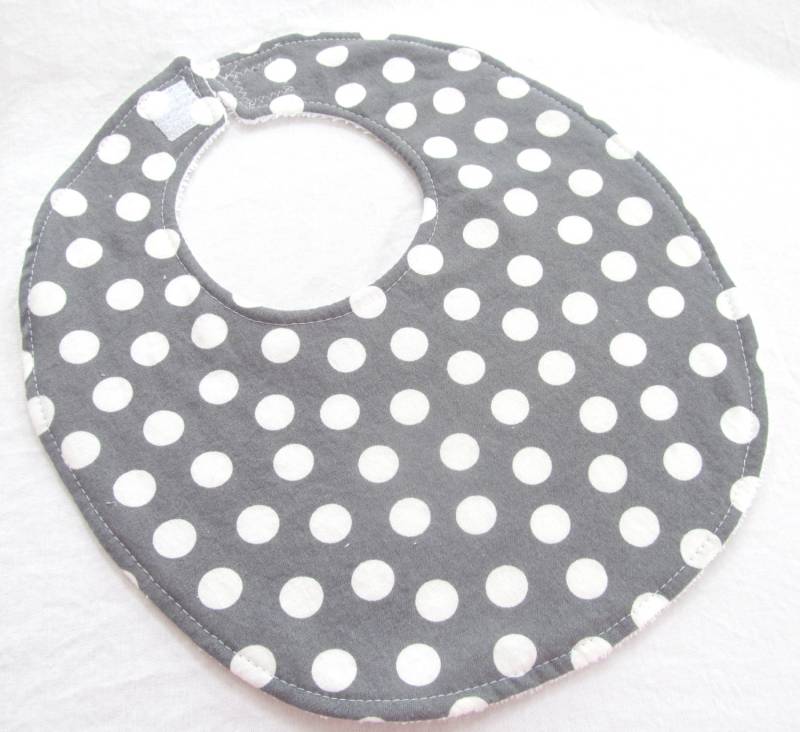 Modern Essentials Boutique-Lätzchen Für Baby Oder Kleinkind Junge Mädchen - Anthrazit Und Weiße Punkte Baumwoll-Lätzchen von Etsy - MomNMiaDesigns