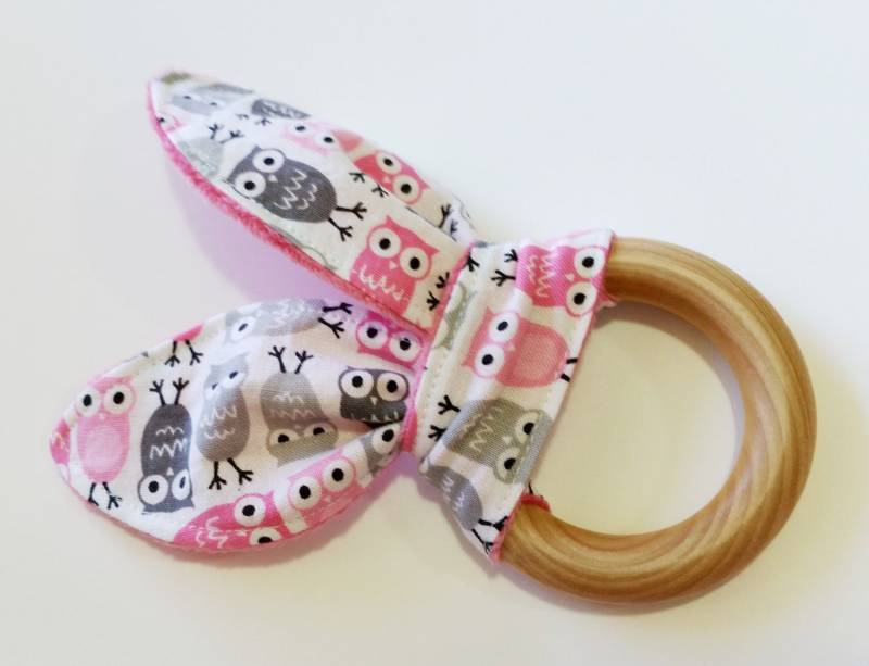 Natürlicher Beißring Aus Holz Mit Crinkle - Mini Eule in Rosa Grau Geschenk Zur Geburt Beissring & Stoff von Etsy - MomNMiaDesigns
