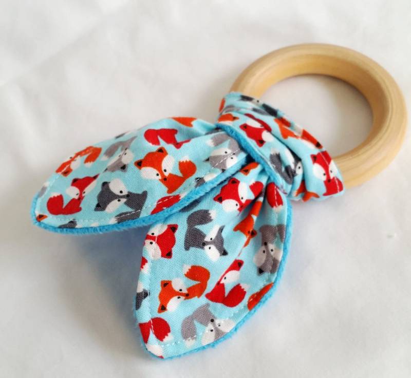 Natürlicher Beißring Aus Holz Mit Knisterfolie - Mini Fuchs Im Himmel Baby Geschenk Neutral Natürliche Zahnungs Lösungen von Etsy - MomNMiaDesigns