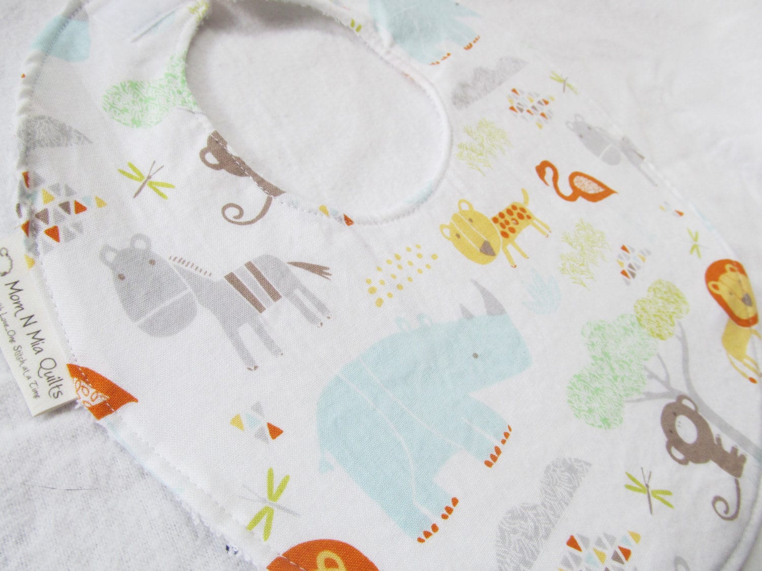 Neutrale Baby Junge Oder Mädchen Bib - Dschungel Babies Boutique in Designer-Baumwollstoff Neutrale Baby Junge Oder Mädchen Bib - Dschungel Babies Boutique in Designer-Baumwollstoff von Etsy - MomNMiaDesigns