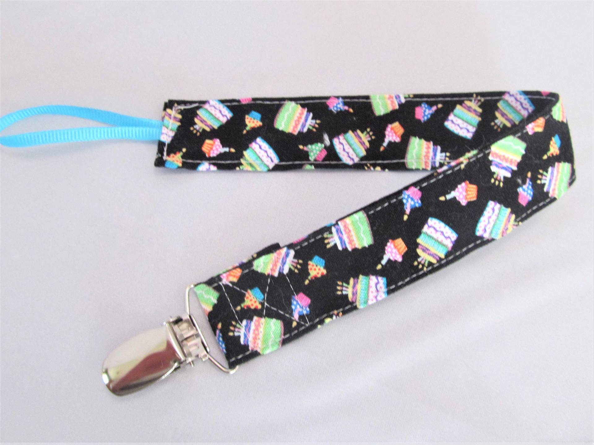 Universeller Stoff Schnuller-Clip - Kuchen Und Cupcakes Schnullerclip, Spielzeugclip, Binkyclip, Babypartygeschenk von Etsy - MomNMiaDesigns