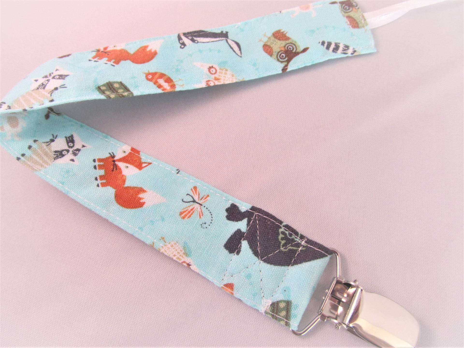 Universeller Stoff Schnuller- & Spielzeugclip - Forest Friends Neutral Schnullerclip, Spielzeugclip, Binkyclip, Babypartygeschenk von Etsy - MomNMiaDesigns