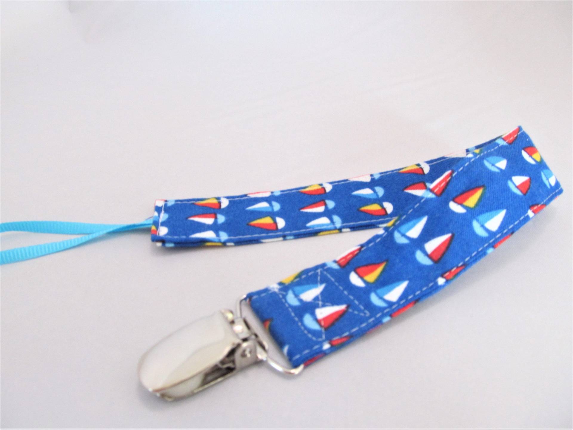 Universeller Stoff Schnullerclip - Segelboote Nautik Stoffclip, Spielzeugclip, Binkyclip, Babypartygeschenk Universeller Stoff Schnullerclip - Segelboote Nautik Stoffclip, Spielzeugclip, Binkyclip, Babypartygeschenk von Etsy - MomNMiaDesigns