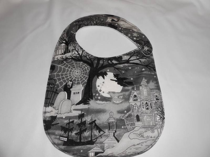 Haunted Sparkle Bib von Etsy - MommySoup