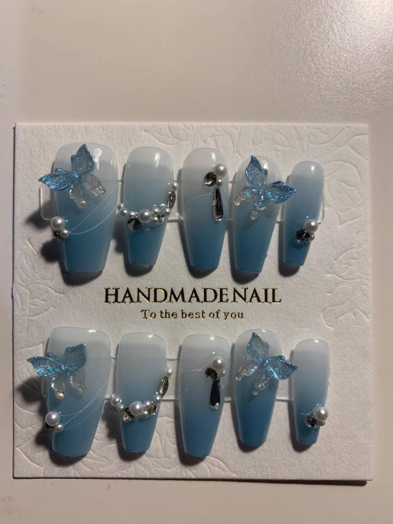 Dreamy Wonderland Collection Press-On Nails - Blue Butterfly White-Blue Ombre With Rhinestones | Handmade Fantasy von Etsy - Mondpoesie