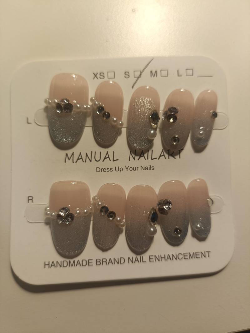 Handmade Press-On Nails | Custom Reusable False Salon Quality Choose Shape & Length Daily, Bridal, Or Party Wear von Etsy - Mondpoesie