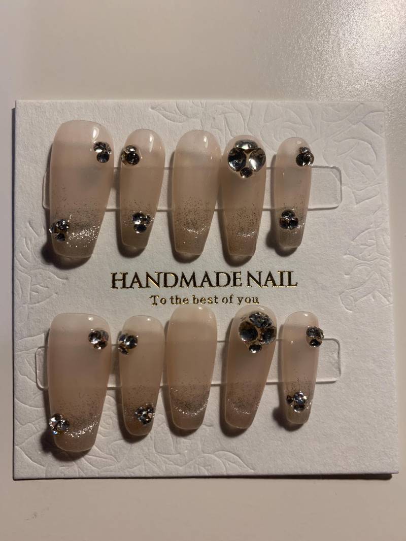 Handmade Press-On Nails | Custom Reusable False Salon Quality Choose Shape & Length Daily, Bridal, Or Party Wear von Etsy - Mondpoesie