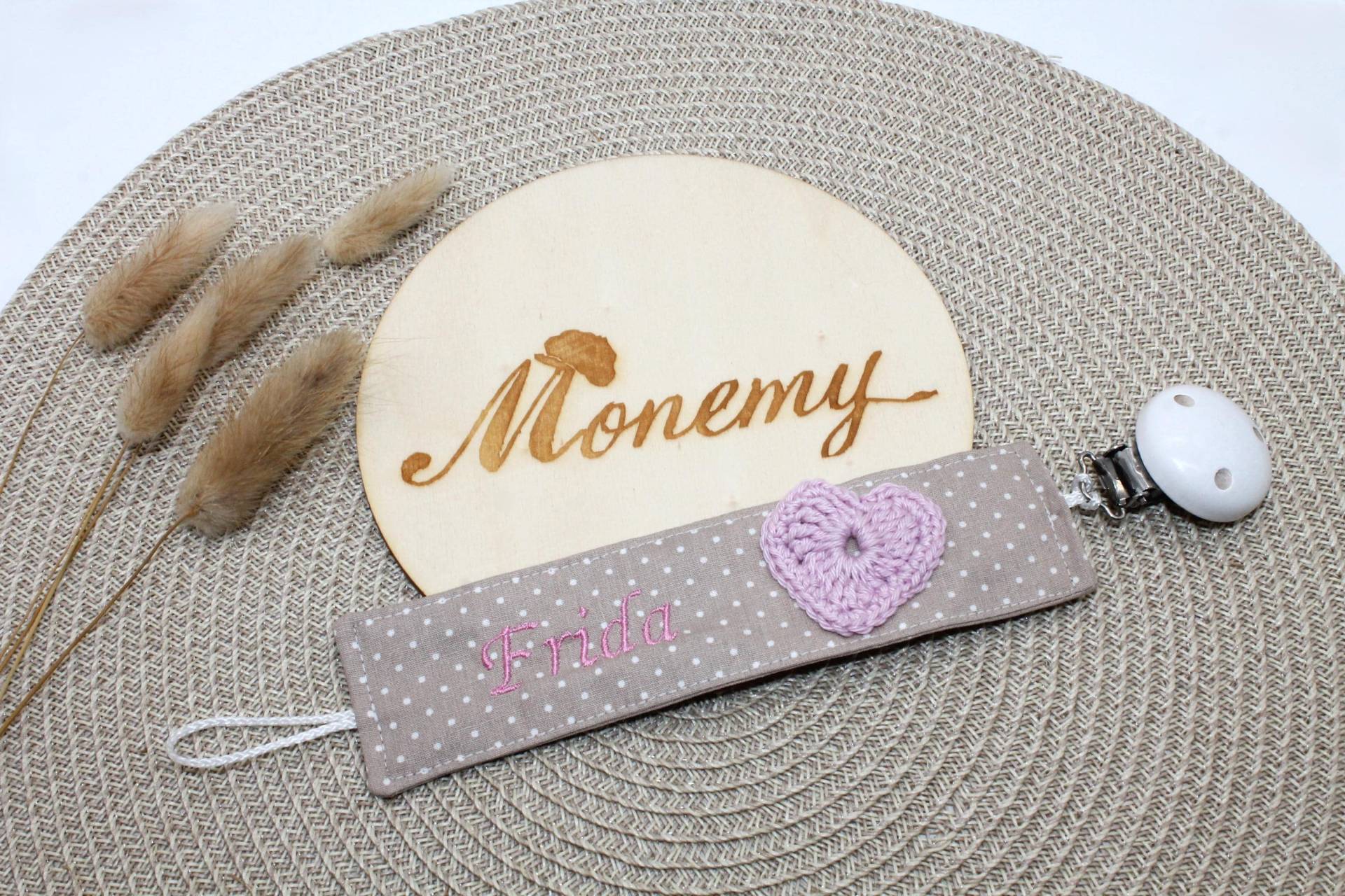 Schnullerband Personalisiert Beige - Mit Name & Gehäkeltem Herz Babygeschenk Schnullerkette Baumwolle Handmade von Etsy - Monemy