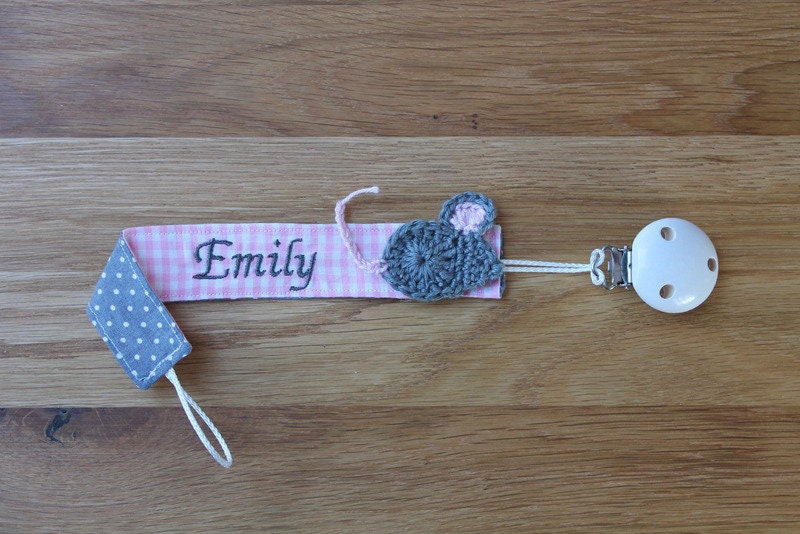 Schnullerband Zartrosa Grau Maus Mit Namen Personalisiert/Schnullerhalter Schnullerkette Geschenk Zur Geburt Schnullerband Zartrosa Grau Maus Mit Namen Personalisiert/Schnullerhalter Schnullerkette Geschenk Zur Geburt von Etsy - Monemy