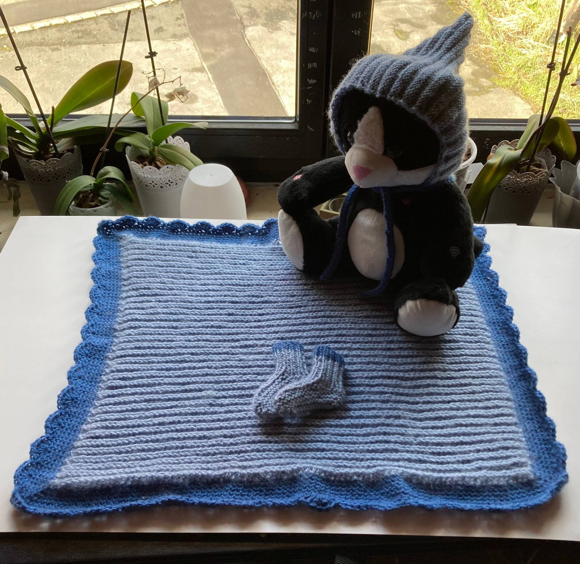 Gehäkelte Und Gestrickte Babydecke Mit Babysocken Babymütze #neu von Etsy - MonikasStrickerei
