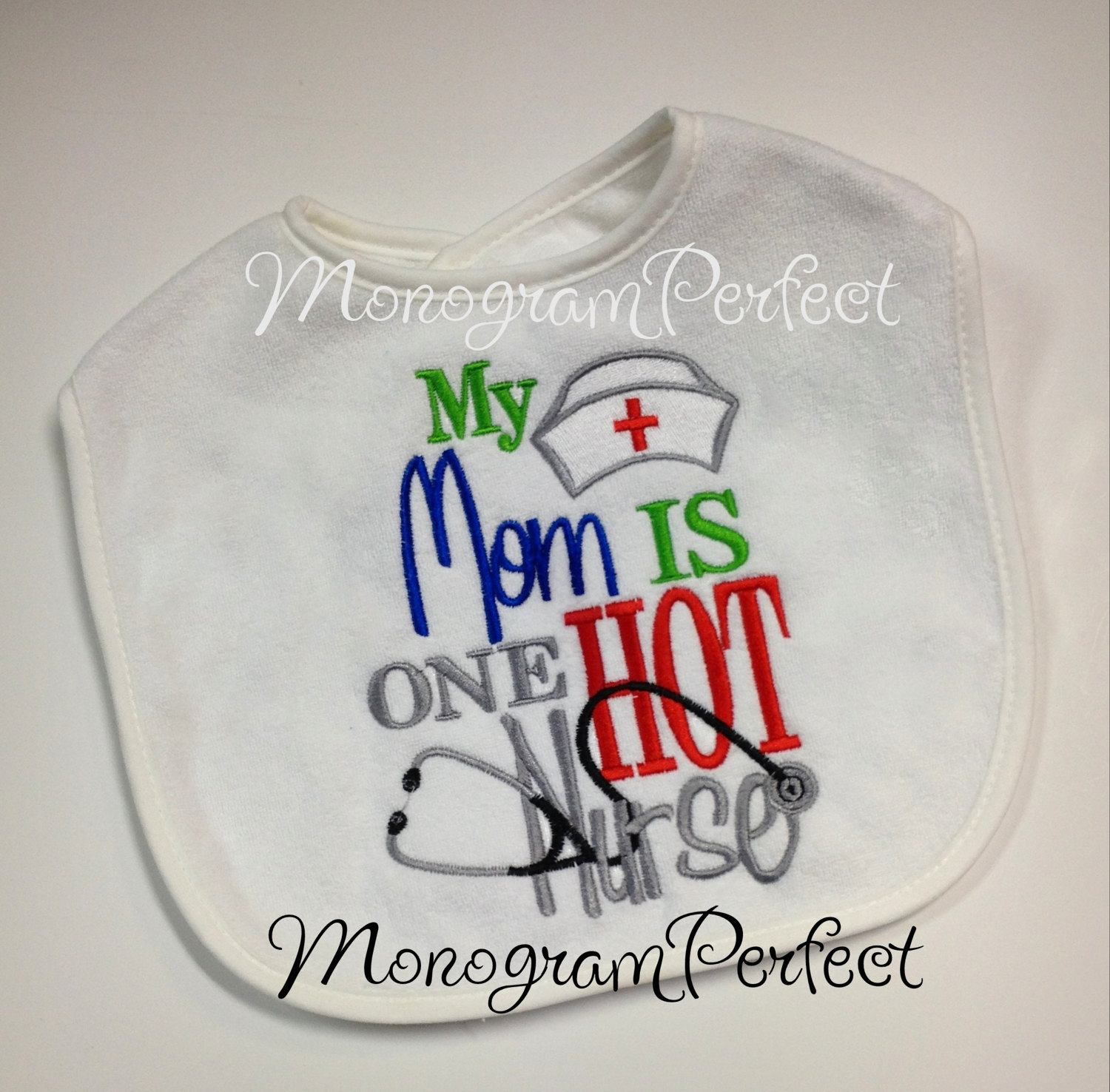 My Mom Is One Hot Nurse Baby Lätzchen - Versandfertig von Etsy - MonogramPerfect