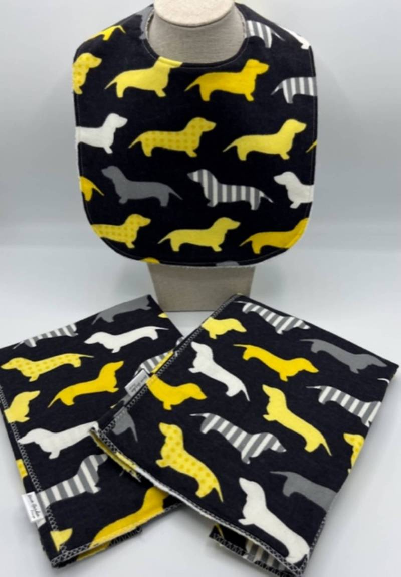 Dackel Lätzchen Und Spucktuch Set in Gelb, Grau Weiß Print von Etsy - MoonGardenDesign