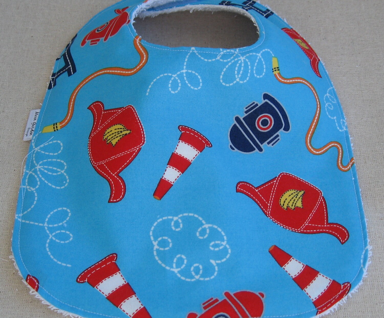Feuerwehrmann Lätzchen in Blau Mit Weicher Terry Rückseite von Etsy - MoonGardenDesign
