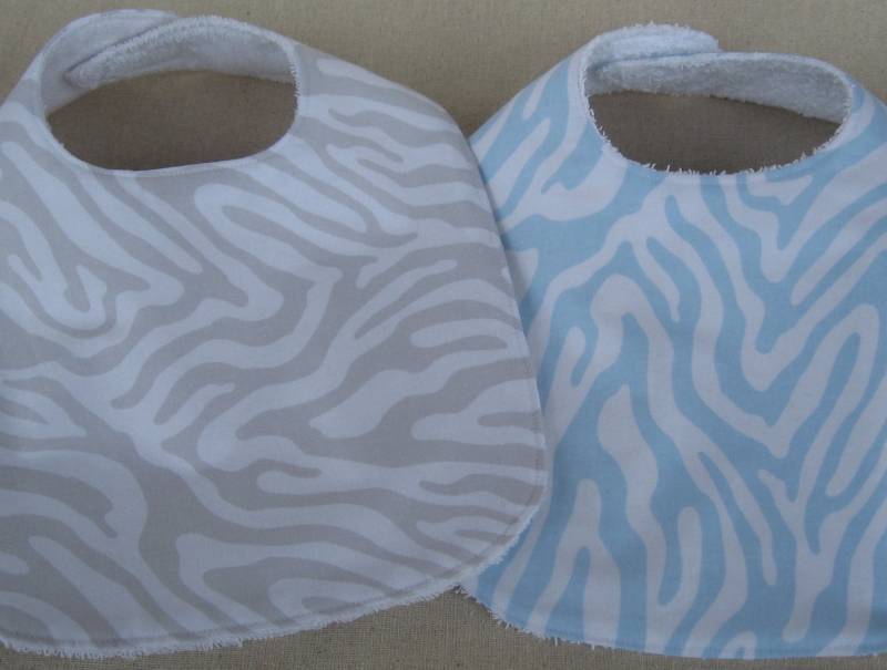 Monogramm Baby Lätzchen -Zebra Print von Etsy - MoonGardenDesign