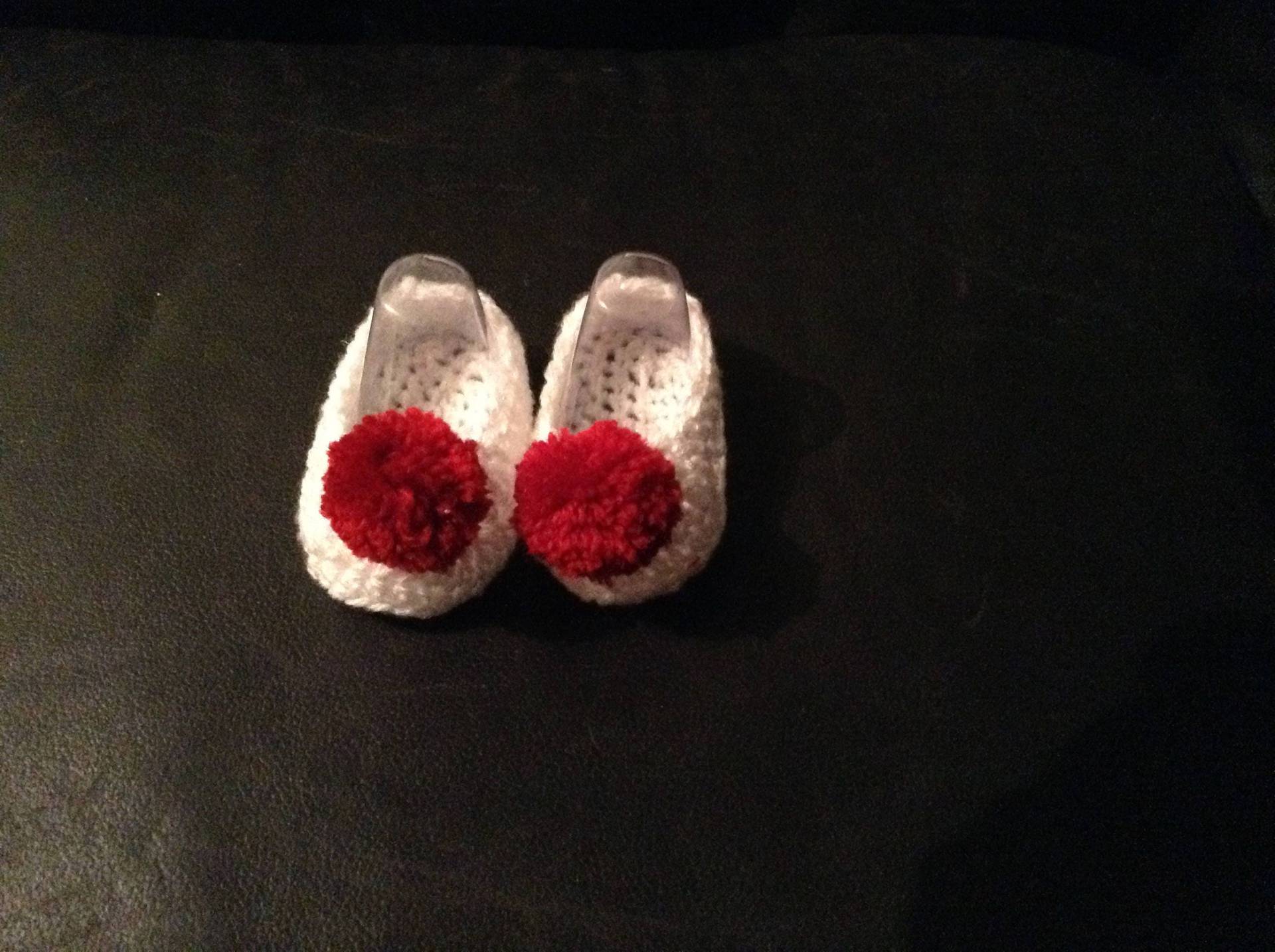 Sparkle Weiß Mit Roten Pom Baby Hausschuhe Schuhe 0-3 Monate von Etsy - MoonwortMax