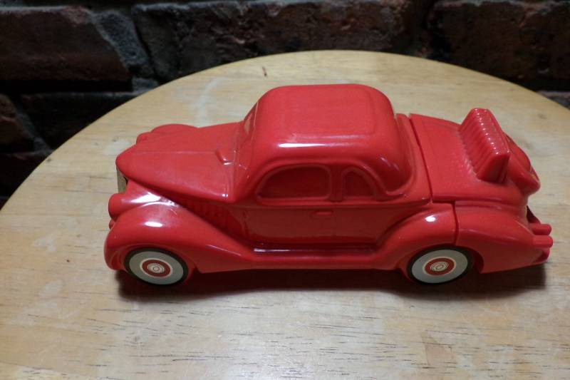 Vintage Avon 36 Ford Decanter Full Oland Nach Rasur, Glas Rot Auto, Dekanter, Morethebuckles von Etsy - Morethebuckles