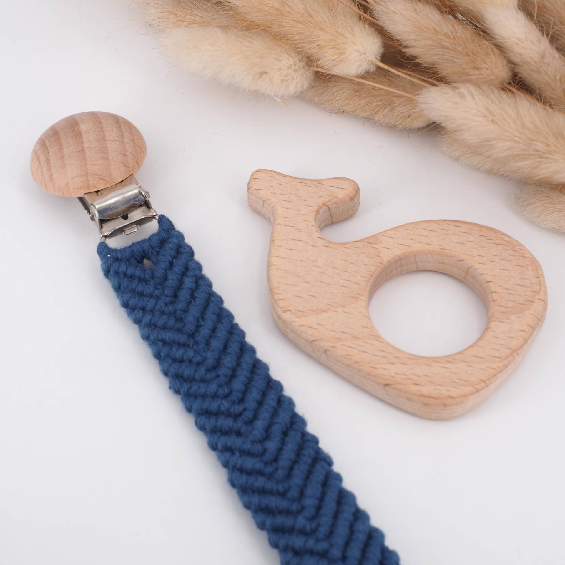 Schnullerkette Schnullerband Mit Beißring Holz Wal Makramee Wolle von Etsy - MotzisBunteWelt2014