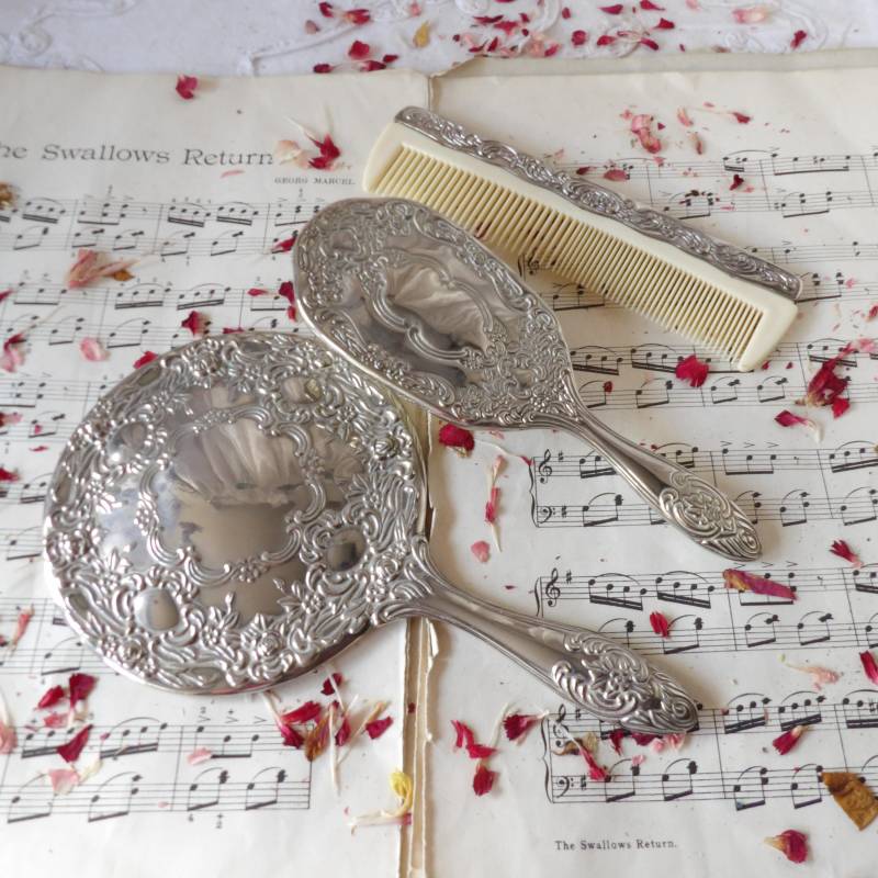Vintage Silberplatte Handspiegel, Bürste Und Kamm Set von Etsy - MrGLovesMissB