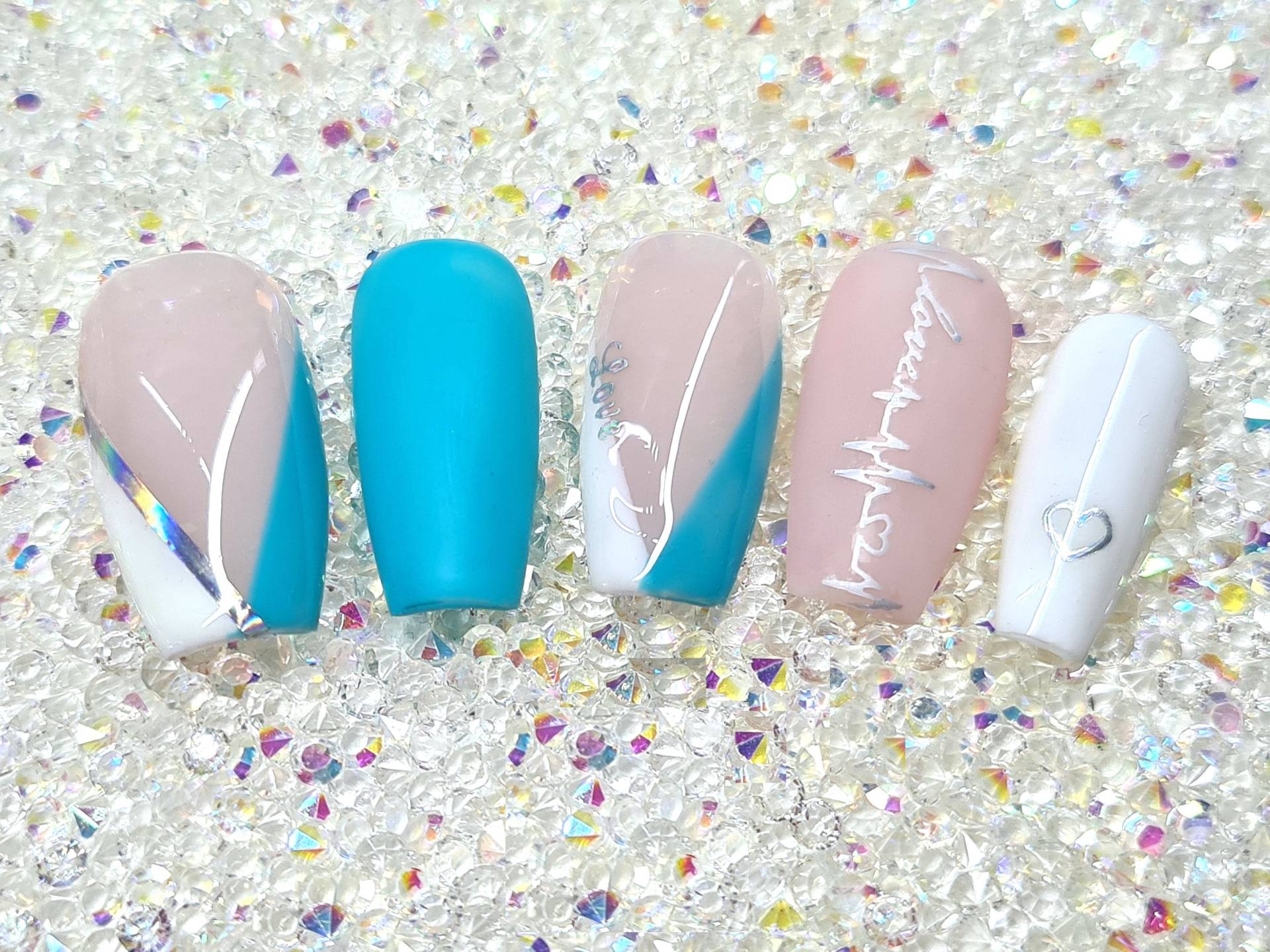 Press On Nails - Blau Weiß Mit Love Design Press On Nails - Blau Weiß Mit Love Design von Etsy - MrsSuNails