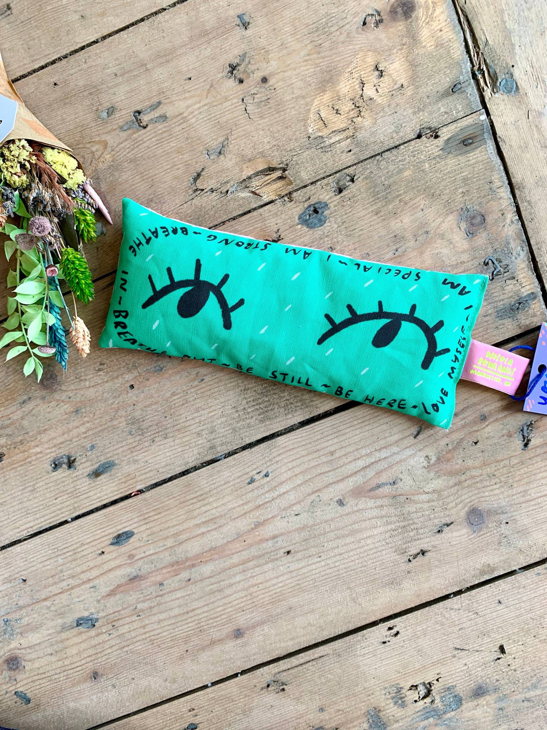 Grüne Augen Handgemachte Lavendelfarbene Augentasche Grüne Augen Handgemachte Lavendelfarbene Augentasche von Etsy - MsSpanner