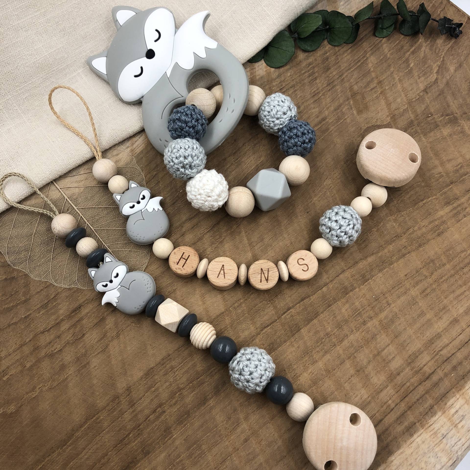 Schnullerkette Mit Name | Greifling Greifring Fuchs Grau Baby Junge Set Geburtsgeschenk Babygeschenk Silikon Taufe Schnullerkette Mit Name | Greifling Greifring Fuchs Grau Baby Junge Set Geburtsgeschenk Babygeschenk Silikon Taufe von Etsy - Mullitante