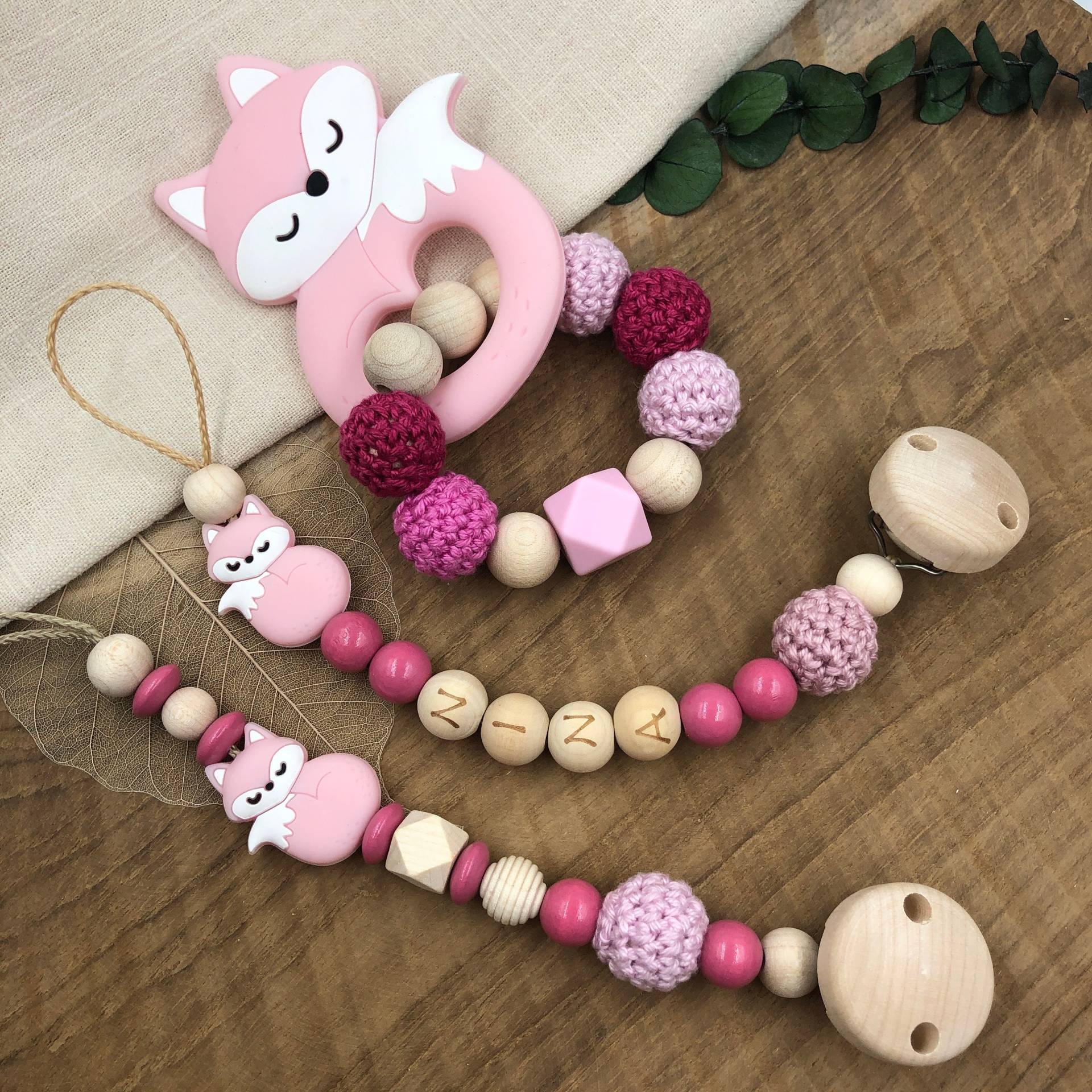 Schnullerkette Mit Name | Greifling Greifring Fuchs Rosa Baby Set| Mädchen Geburtsgeschenk Babygeschenk Silikon Taufe Schnullerkette Mit Name | Greifling Greifring Fuchs Rosa Baby Set| Mädchen Geburtsgeschenk Babygeschenk Silikon Taufe von Etsy - Mullitante