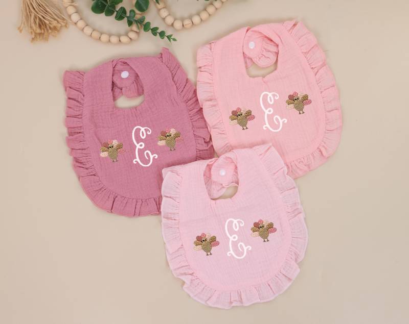 Türkei Thanksgiving Baby Lätzchen Spucktuch, Erste Erntedank Lätzchen, Urlaub Personalisierte Babypartygeschenk, Monogramm Geschenk Rüschen von Etsy - MuslinblanketVN