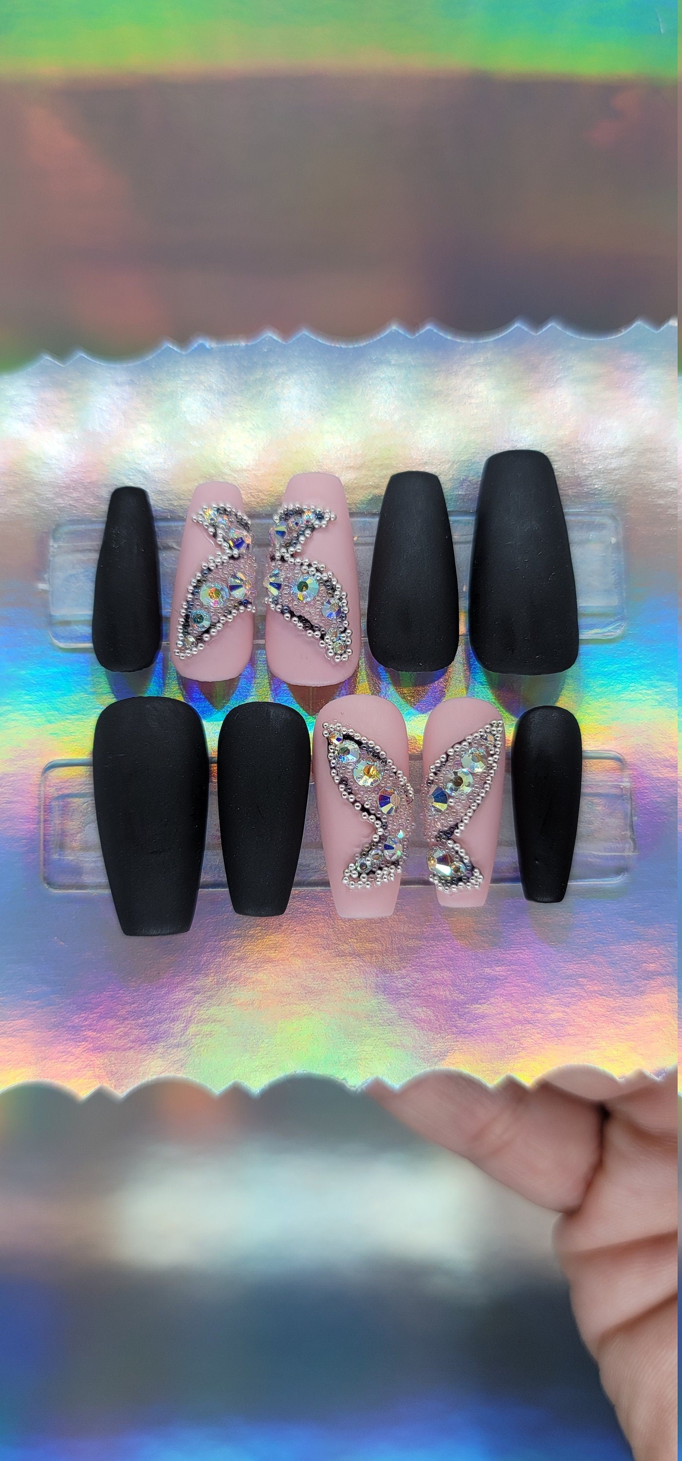 Schwarze & Rosa Schmetterlingsnägel Schwarze & Rosa Schmetterlingsnägel von Etsy - MustHaveNailz