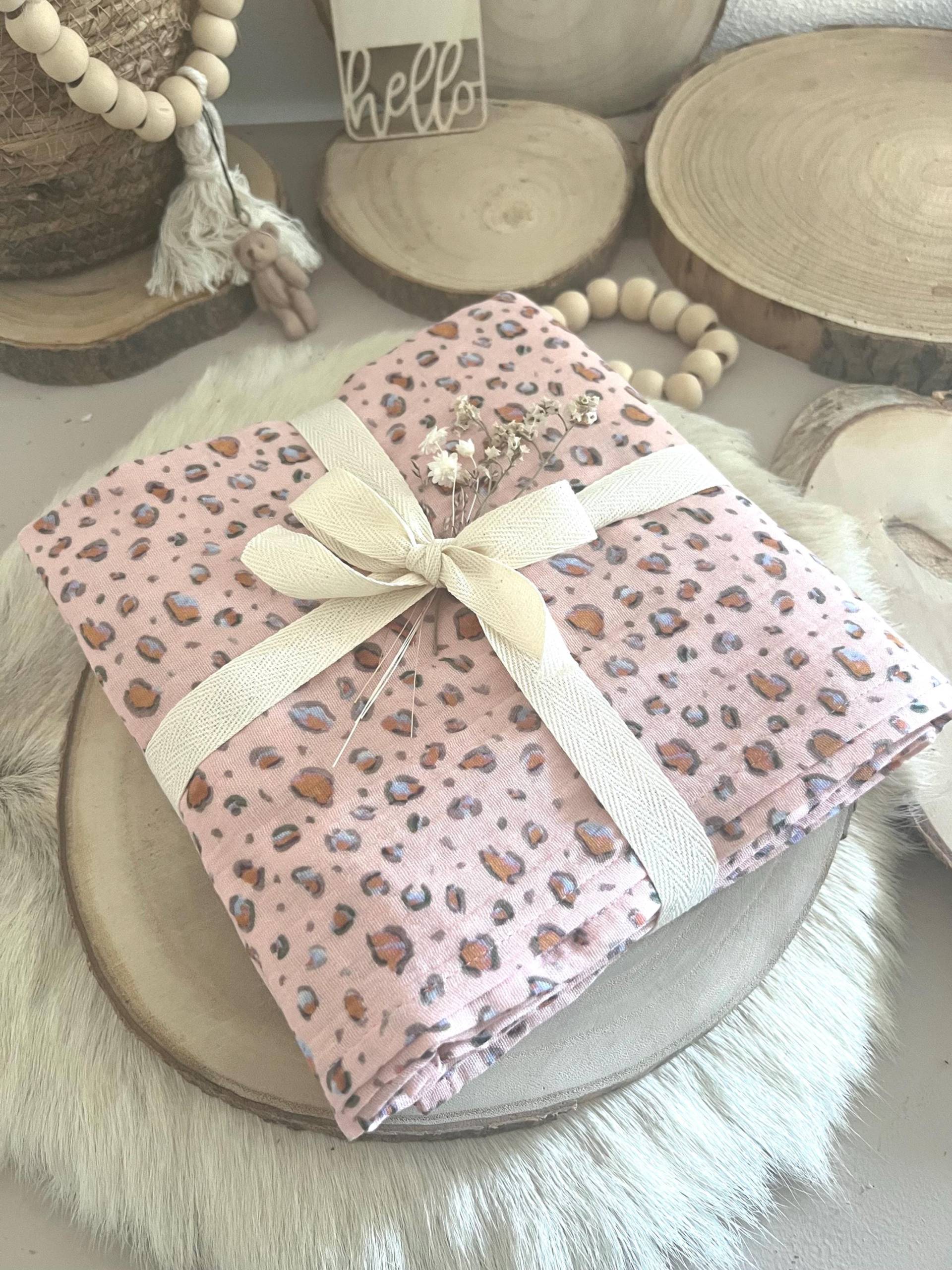 Musselin Spucktuch & Pucktuch I Babydecke Aus Print Animal Skin Rose von Etsy - MyBabyEllaDE